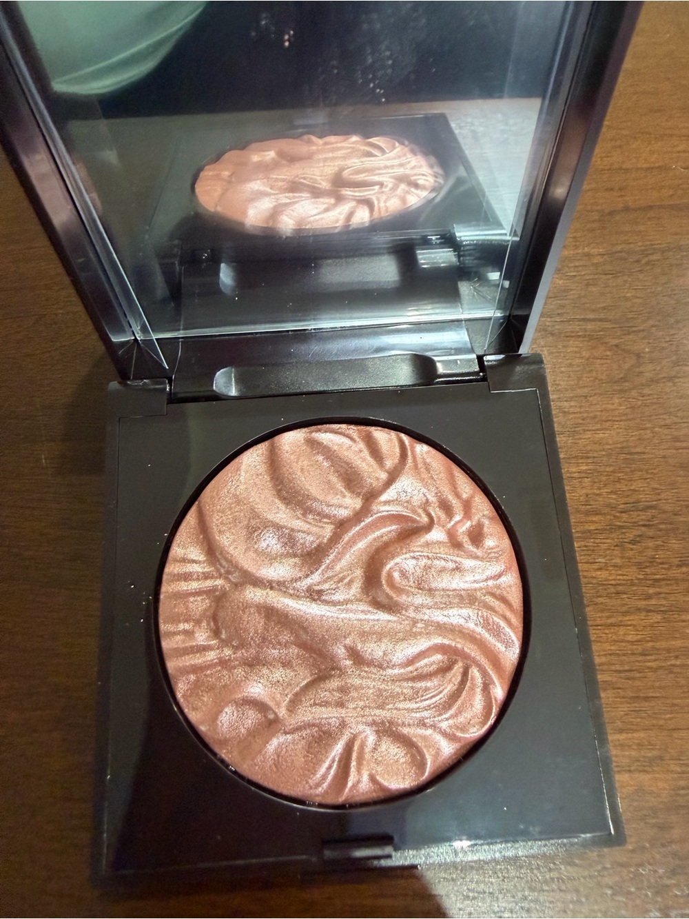 laura mercier Face Illuminator Powder - Deep Brown Packaging - Picture 4 of 8
